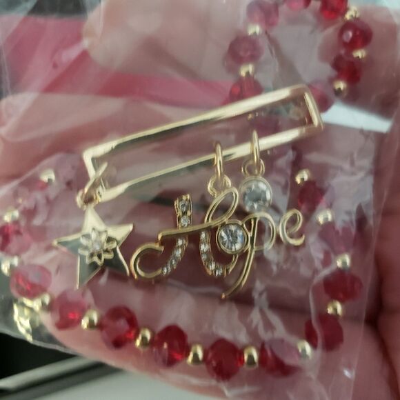 Holiday Cheer Stretch Braclet with HOPE Charm - Picture 3 of 6